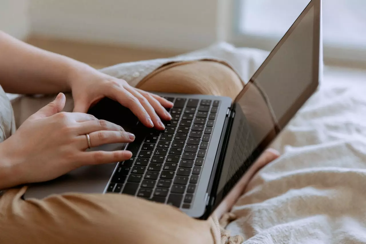 Picture of a person typing on a laptop