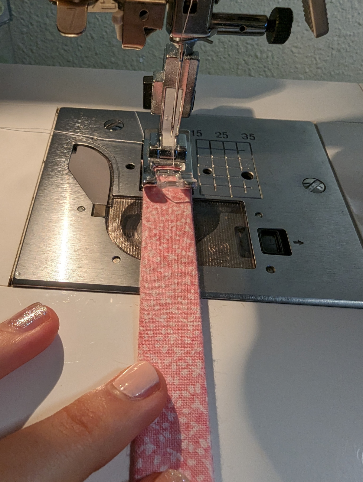Loop fabric on a sewing machine