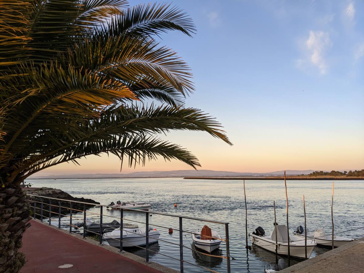 Image: The Photo shows the Cais dos Pescadores pier in São Jacinto, Aveiro, a view steps from Casa dos Jacintos